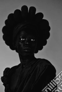 Zanele Muholi Somnyama Ngonyama. Ave, leonessa nera. Ediz. a colori libro