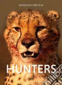 Hunters. Ediz. a colori libro