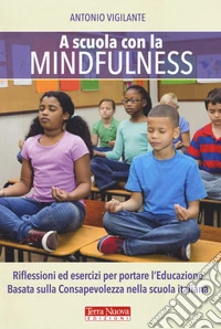 A scuola con la mindfulness. Riflessioni ed esercizi per portare l'educazione basata sulla consapevolezza nella scuola italiana libro