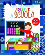 A scuola. Allenare l'intelligenza con gli adesivi. Ediz. illustrata libro