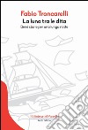 La luna tra le dita. Brevi storie per una lunga notte libro di Troncarelli Fabio