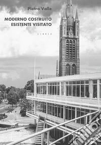Moderno costruito esistente visitato