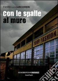 Con le spalle al muro libro
