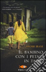 Il bambino con i petali in tasca