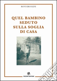 Quel bambino seduto sulla soglia di casa libro