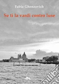 Se ti la vardi contro luse libro