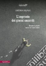 L'impronta dei giorni smarriti. Quando il passato non se ne vuole andare libro