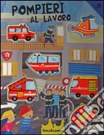 Pompieri al lavoro. Giocasagomine. Ediz. illustrata. Con gadget libro