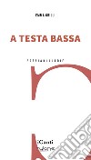 A testa bassa libro