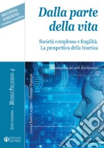 Dalla parte della vita. Società complessa e fragilità. La prospettiva della bioetica. Ediz. ampliata libro