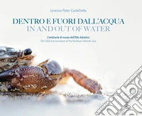 Dentro e fuori dall'acqua. L'ambiente di marea dell'Alto Adriatico. Ediz. multilingue libro