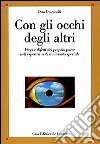 Con gli occhi degli altri. Pregi e difetti del proprio paese nell'esperienza di un inviato speciale libro di Frescobaldi Dino