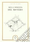 Alla soglia del mistero libro