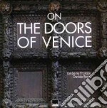 Sulle porte di Venezia. Ediz. italiana e inglese libro