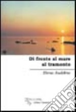 Di fronte al mare al tramonto