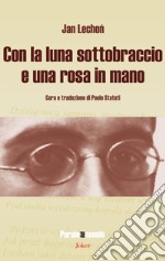 Con la luna sottobraccio e una rosa in mano. Ediz. multilingue libro