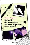 Nel collo del vaso viola a forma di iperbole libro