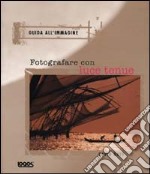 Fotografare con luce tenue. Guida all'immagine. Ediz. illustrata libro