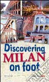 Discovering Milan on foot libro