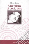 Una valigia di cuoio nero libro