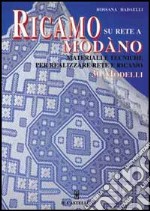 Ricamo su rete a modano libro