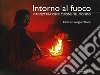 Intorno al fuoco. Viaggio tra cibi e cucine nel mondo. Ediz. illustrata libro