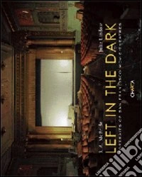 R. A. McBride/Julie Lindow. Left in the dark. Ediz. illustrata libro