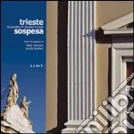 Trieste sospesa. Ediz. illustrata libro