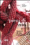 Pieni di vita. Intrecci di vita e preghiera libro