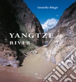 Yangtze river. Il fiume Azzurro della grande Cina. Ediz. italiana e inglese libro