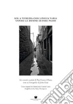 Sol a Venezia con lingua varia vanno le donne di pari passo. Ediz. italiana, spagnola e inglese libro