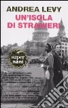 Un'isola di stranieri libro