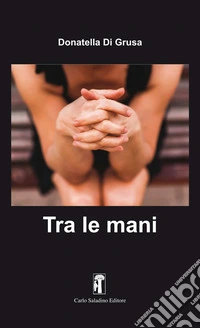 Tra le mani libro