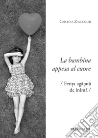 La bambina appesa al cuore. Testo rumeno a fronte libro