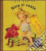 Nina si veste libro