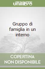 Gruppo di famiglia in un interno libro