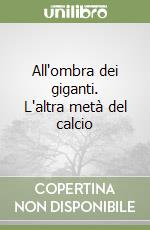 All'ombra dei giganti. L'altra metà del calcio libro