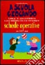 A scuola giocando. Guida per la scuola dell'infanzia. 6 unità didattiche con oltre 180 esempi di schede operative libro