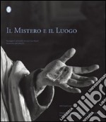 Il mistero e il luogo. Paesaggio e spiritualità nei nove Sacri monti patrimonio dell'UNESCO. Ediz. italiana e inglese libro