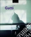 Gatti in posa. Con 20 poster. Ediz. illustrata libro