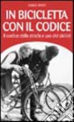 In bicicletta con il codice. Il codice della strada a uso dei ciclisti libro