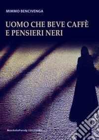 Uomo che beve caffè e pensieri neri libro