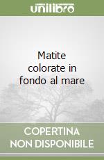 Matite colorate in fondo al mare libro