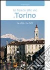 In fondo alle vie di Torino. La città e le Alpi. Con gadget libro