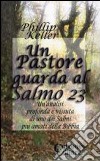 Un pastore guarda al salmo 23 libro