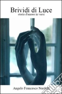 Brividi di luce. Storia d'amore in versi libro