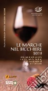 Le Marche nel bicchiere 2019. Vini, spumanti, passiti, vini da tartufo, cantine o oli monovarietali del territorio. Ediz. italiana e inglese libro