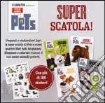 Pets vita da animali. Super scatola. Ediz. a colori. Con Adesivi libro