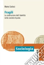 Fragili. La costruzione dell'identità nella società liquida libro