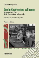 Con la Costituzione sul banco. Istruzioni per l'uso della Costituzione nelle scuole libro